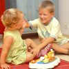 Cum să gestionăm conflictele dintre copii după venirea frățiorului mai mic